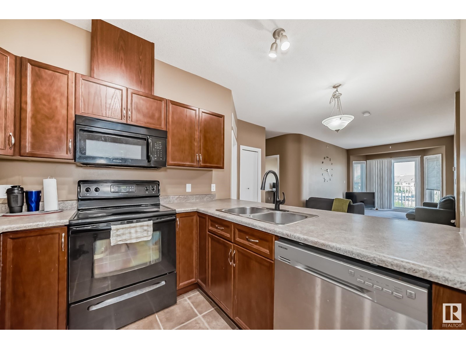 #409 4316 139 AV NW