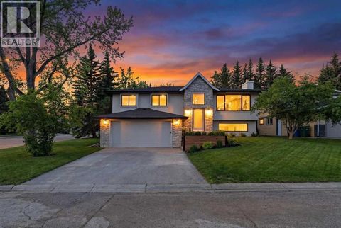 902 Varsity Estates Place NW Calgary AB T3B3X4