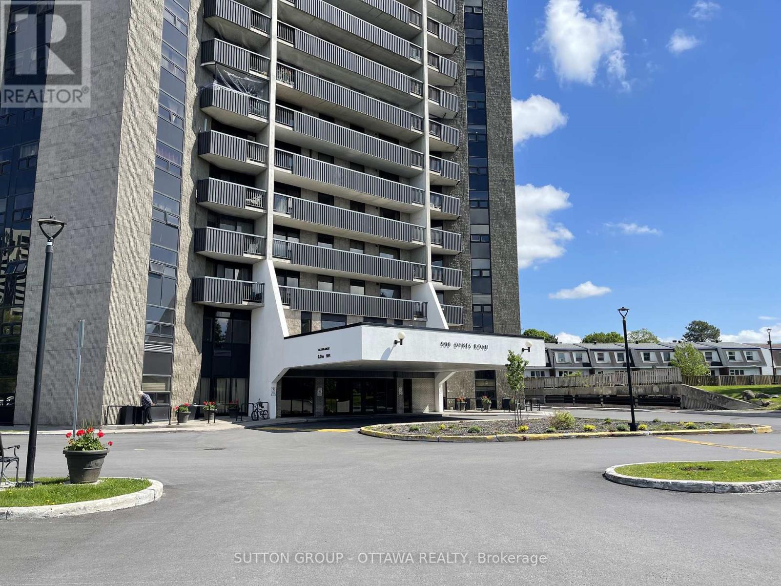 Photo 1 of 20 — 704 - 900 DYNES ROAD Unit 704, Ottawa, ON K2C3L6