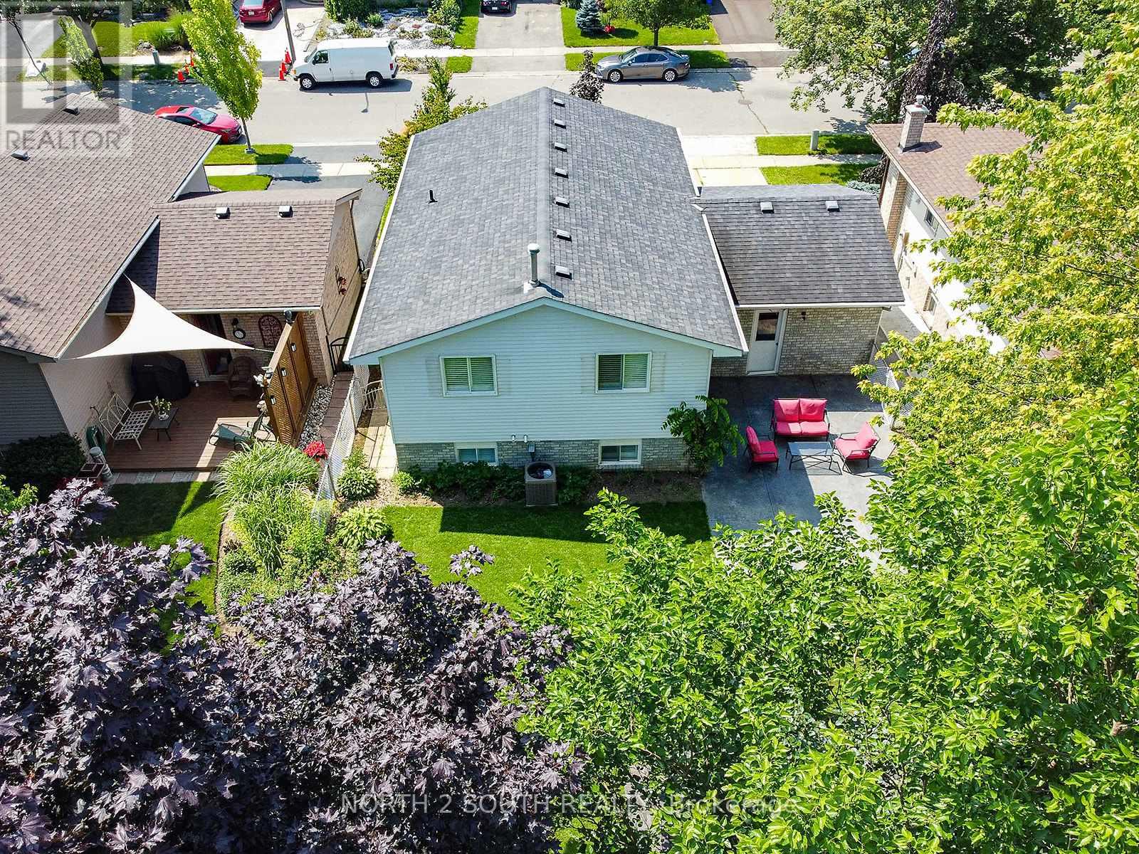 10 LATZER CRESCENT