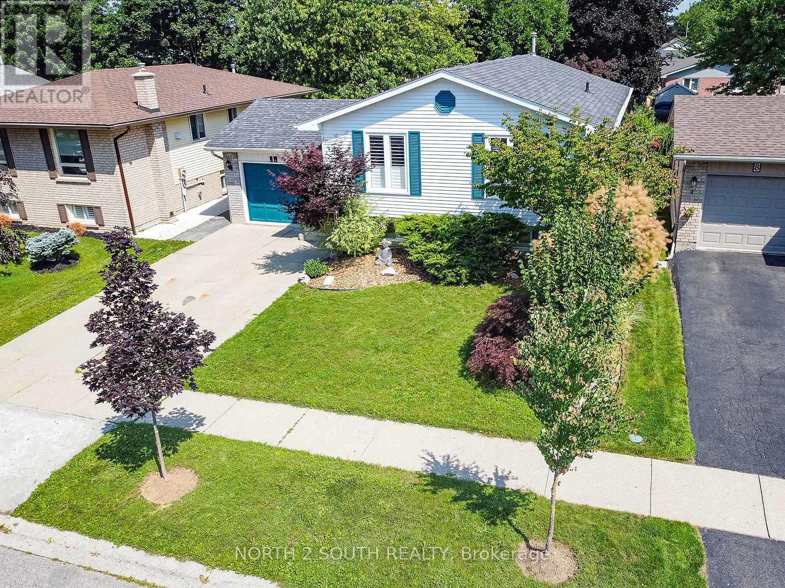 10 LATZER CRESCENT