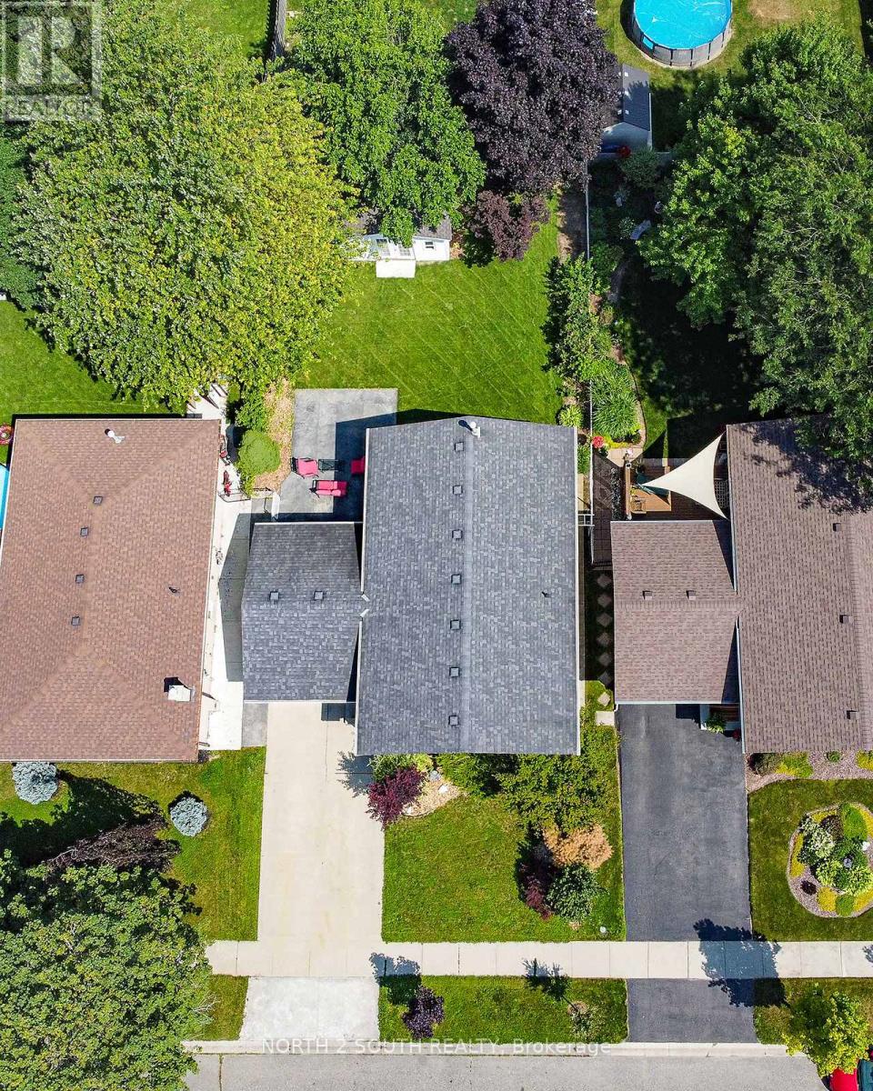 10 LATZER CRESCENT