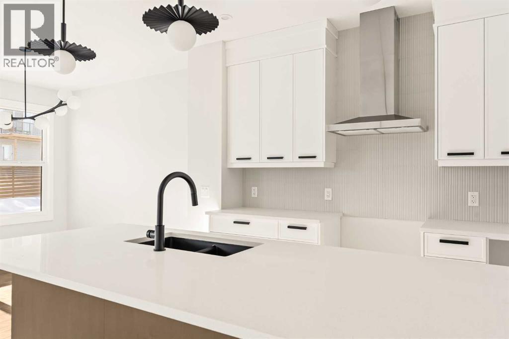 819 Livingston View NE