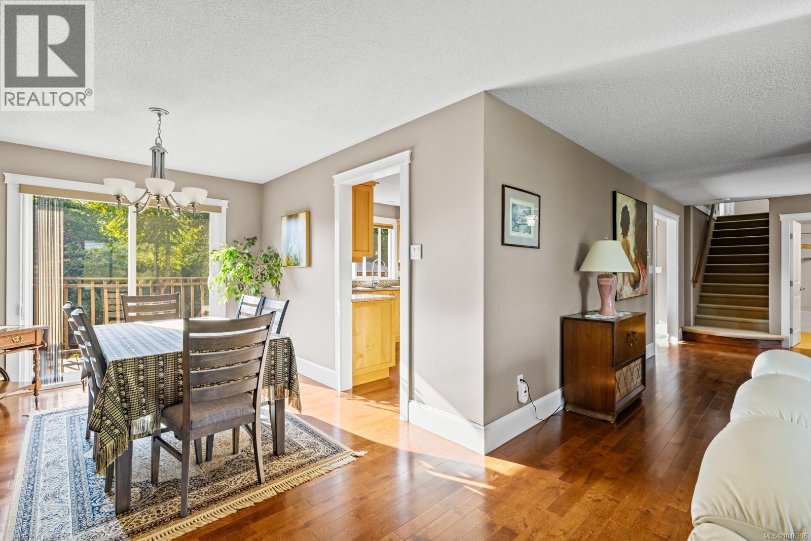 823 Glenhale Cres