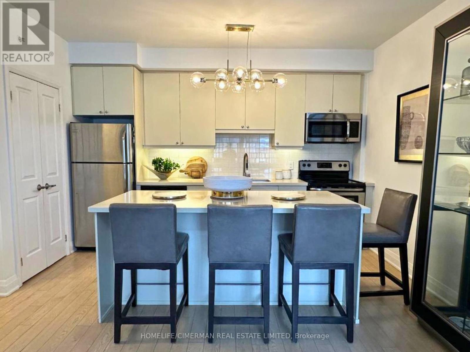 118 - 12 WOODSTREAM BOULEVARD