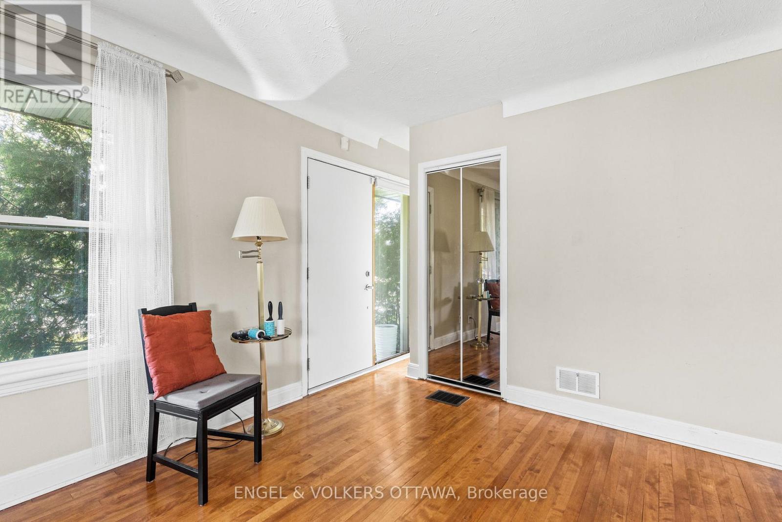 1372 RIDGEDALE STREET