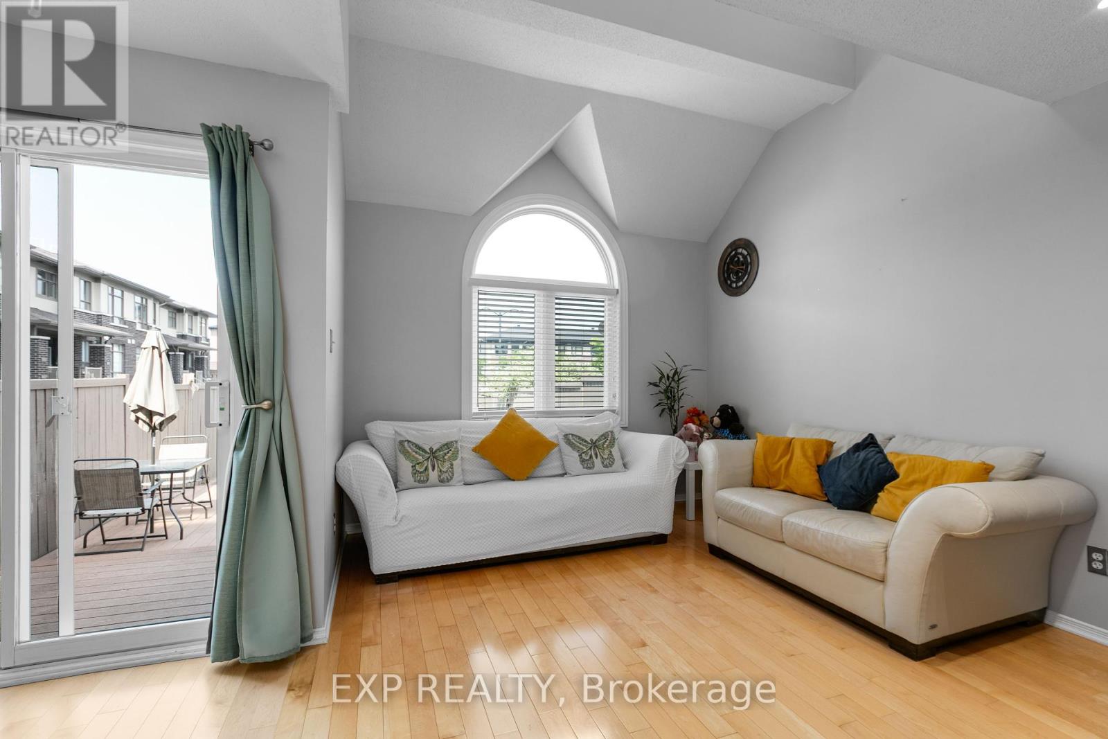 196 DAVENTRY CRESCENT