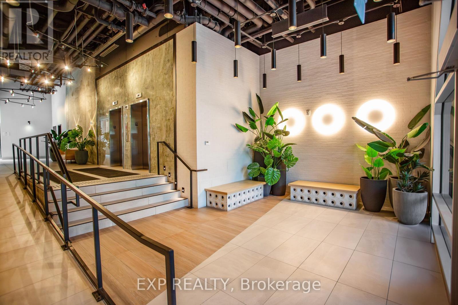 406 - 770 SOMERSET STREET W