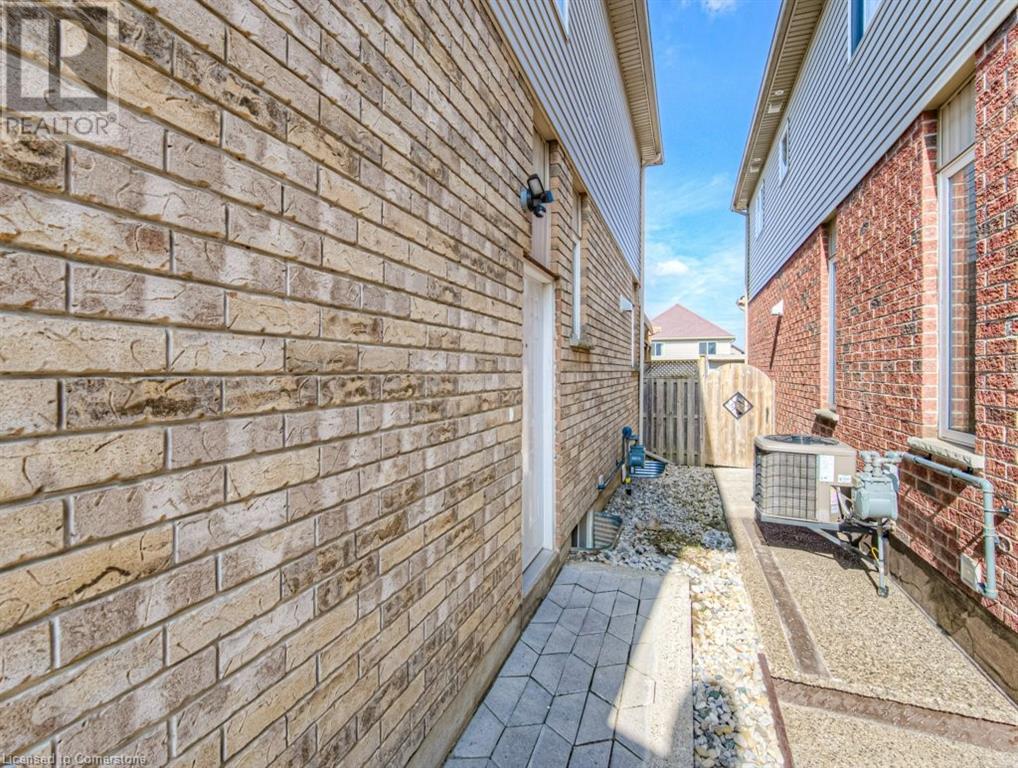 950 PEBBLECREEK Court
