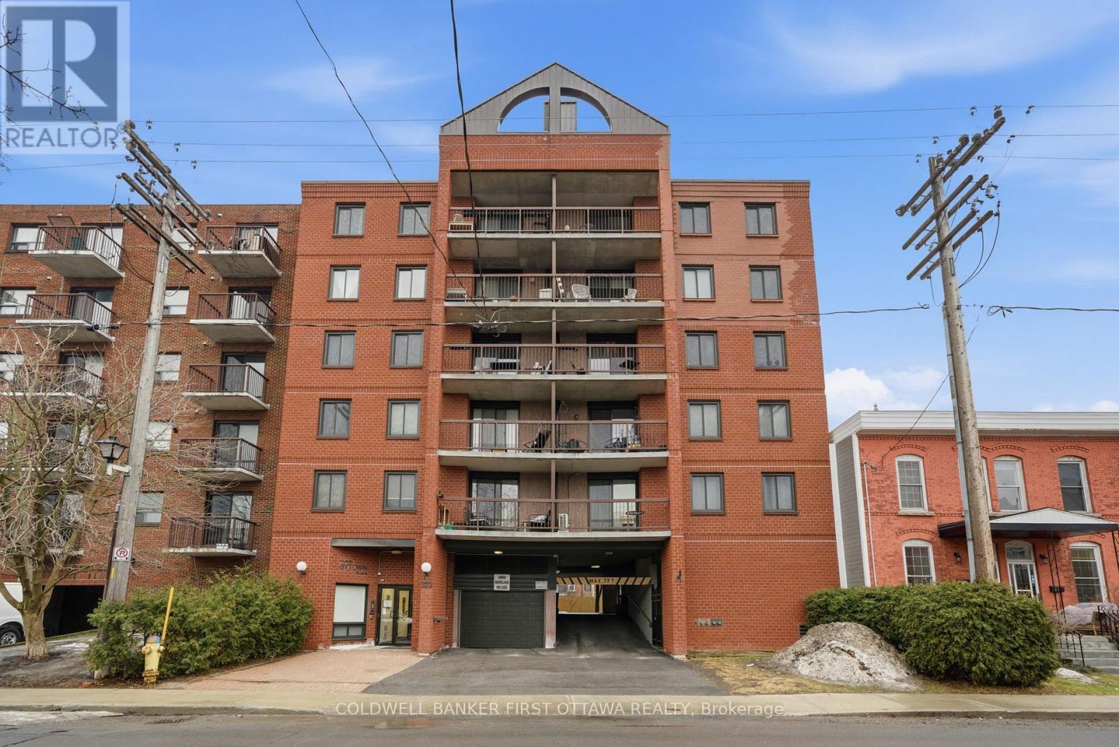 402 - 222 GUIGUES AVENUE