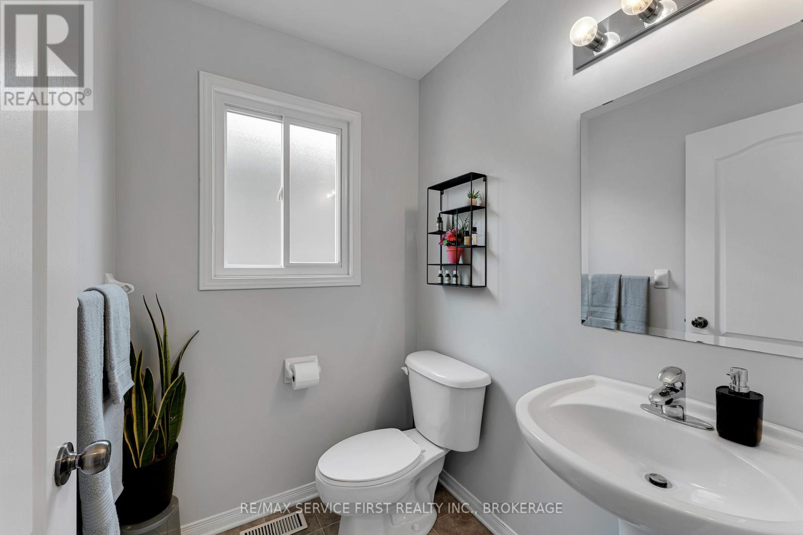 1214 AMANDA COURT