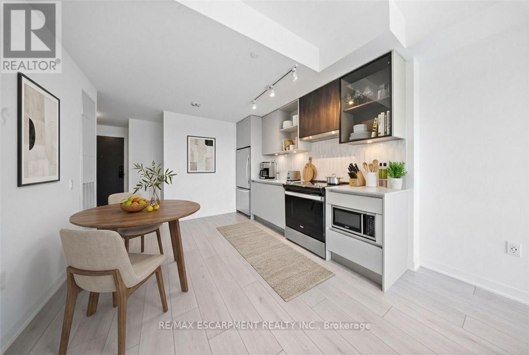 414 - 395 DUNDAS STREET W