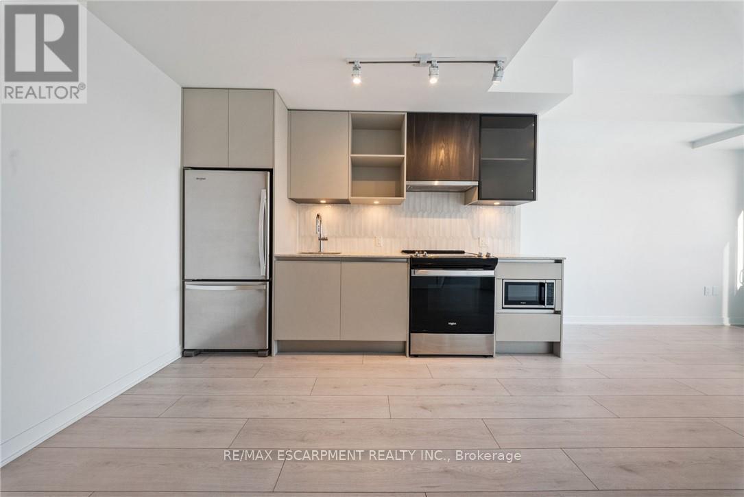 414 - 395 DUNDAS STREET W