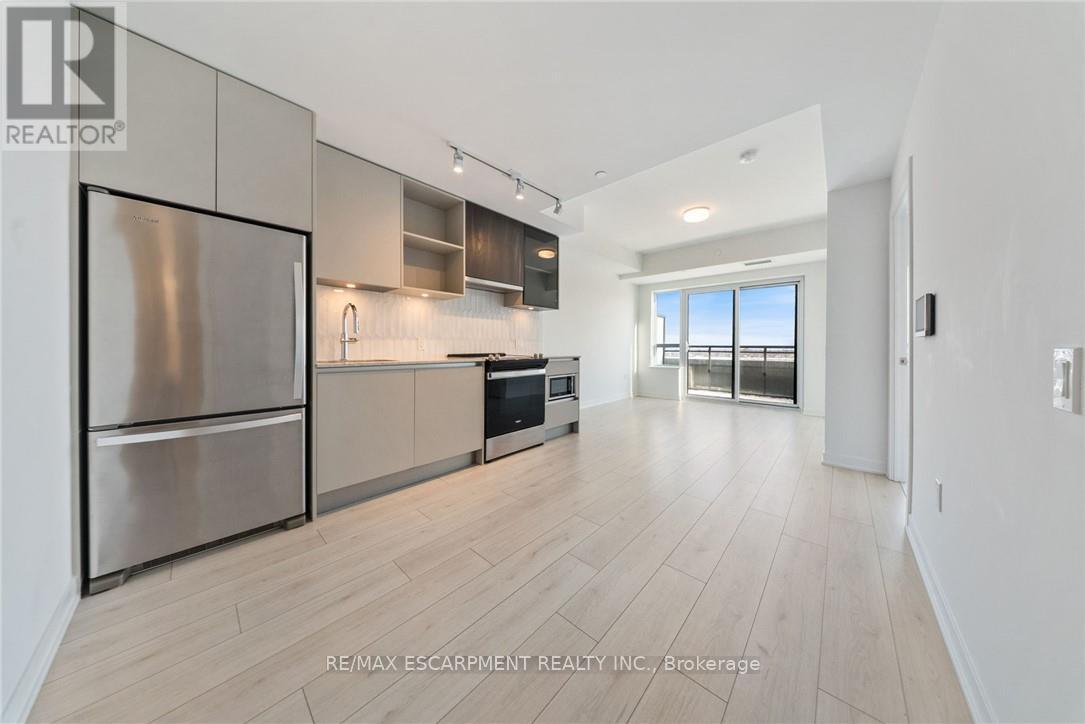 414 - 395 DUNDAS STREET W