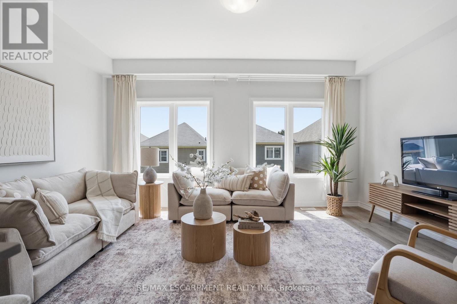 UNIT 5 - 124 COMPASS TRAIL