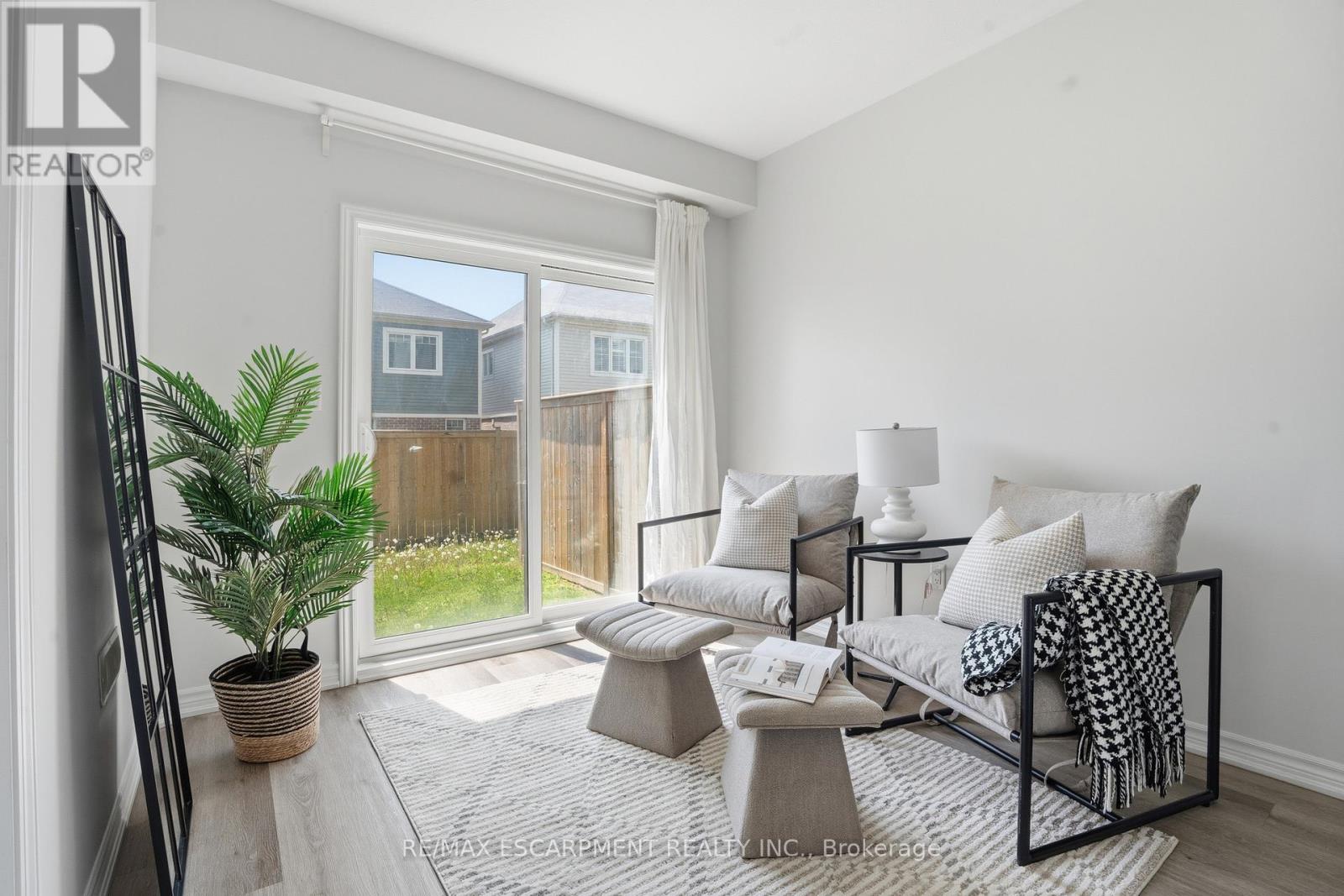 UNIT 5 - 124 COMPASS TRAIL