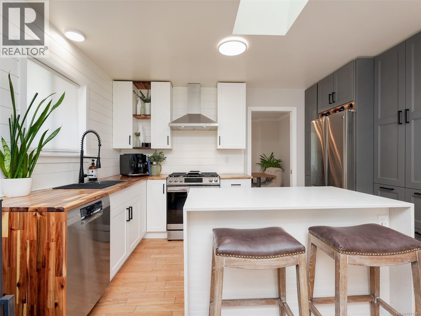4774 Cordova Bay Rd