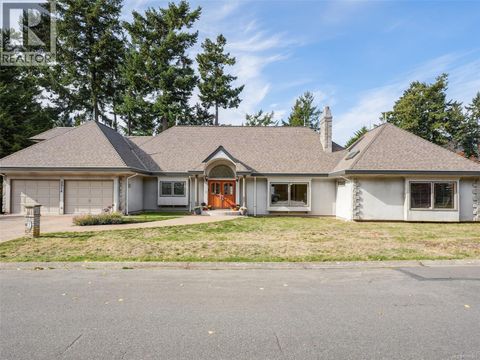 3914 Gibson Crt Saanich BC V8N6E2