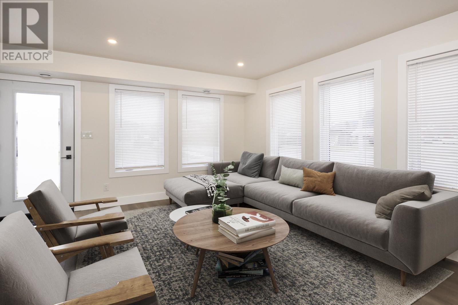 1101 FREDERICA STREET W