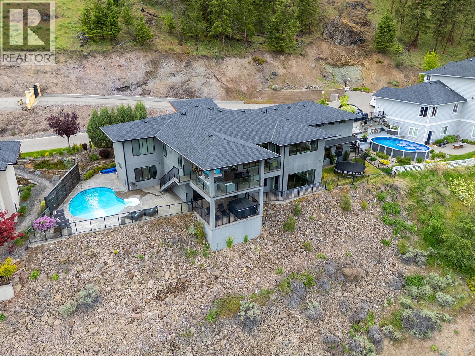 718 Highpointe Drive