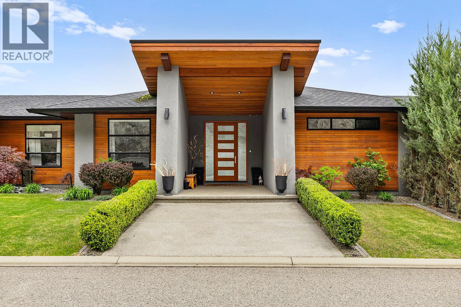 718 Highpointe Drive