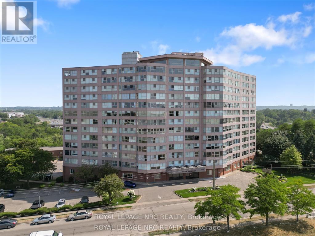 1109 - 7 GALE CRESCENT