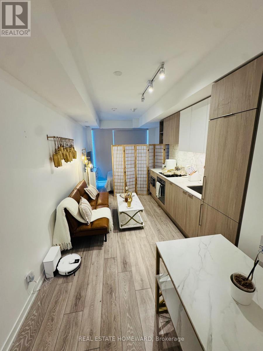 535 - 2020 BATHURST STREET