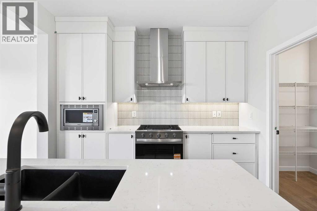 533 Sawgrass Green NW