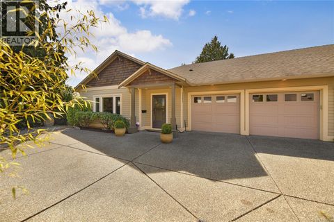 2287 Adela Pl Sidney BC V8L3N3