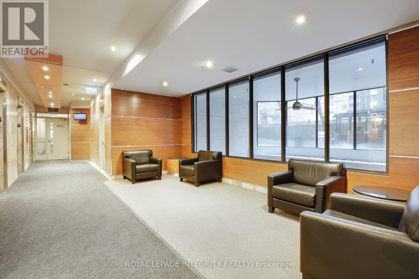 PH2104 - 470 LAURIER AVENUE W