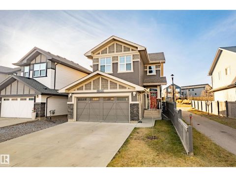 17032 43 ST NW Edmonton AB T5Y0Z1