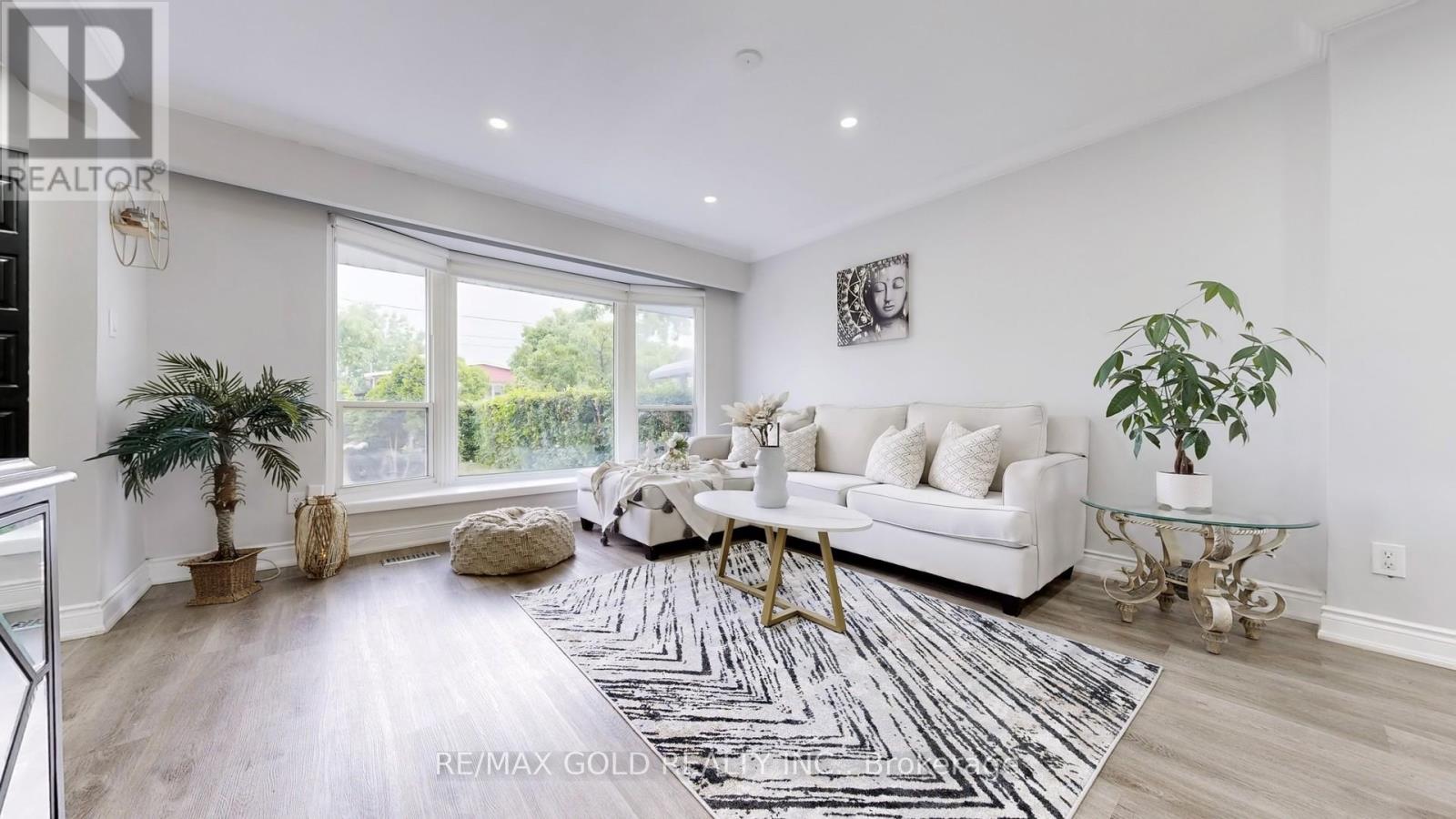 28 NAVENBY CRESCENT