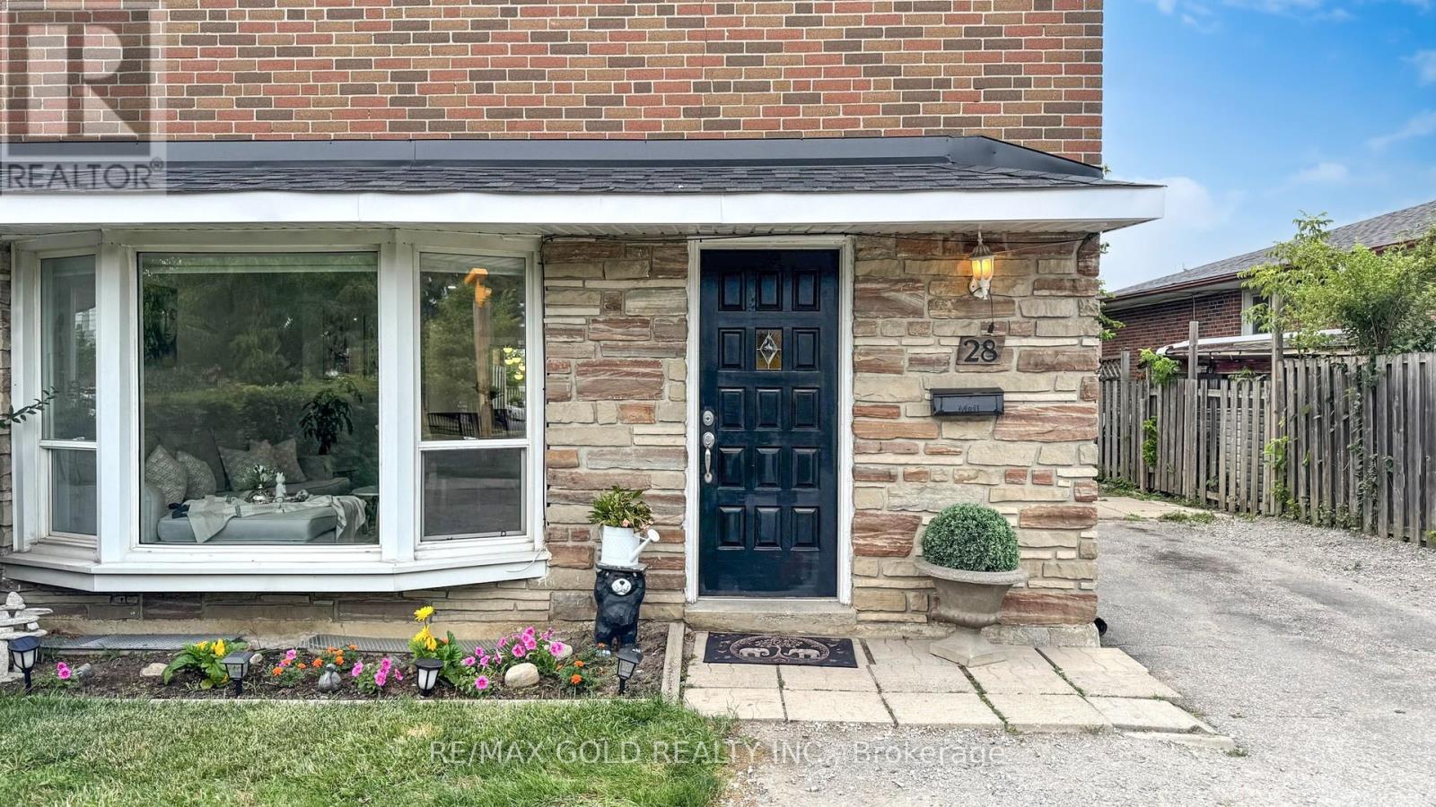 28 NAVENBY CRESCENT