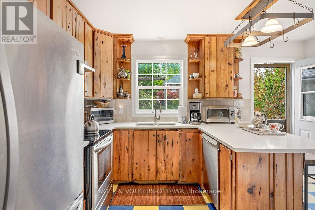 94 HOPEWELL AVENUE