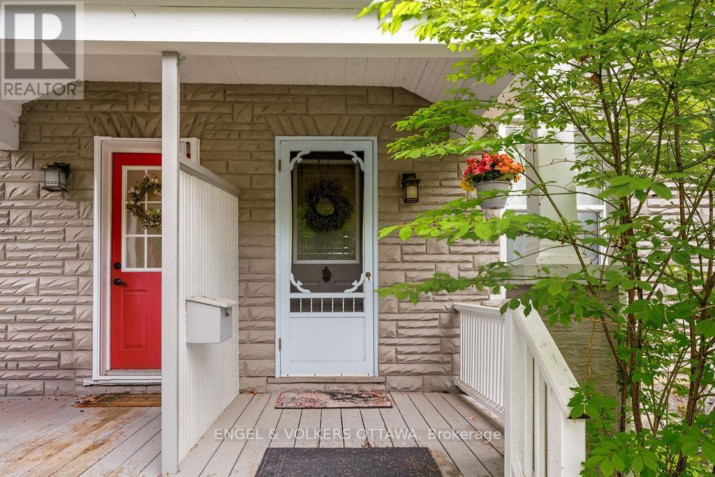 94 HOPEWELL AVENUE