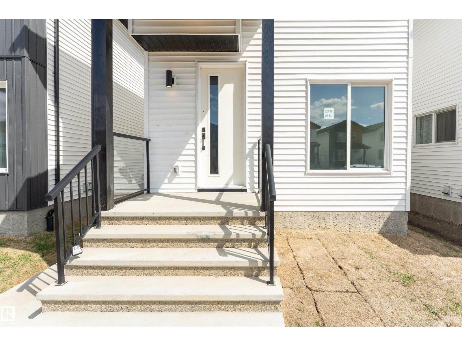 12447 47 ST NW