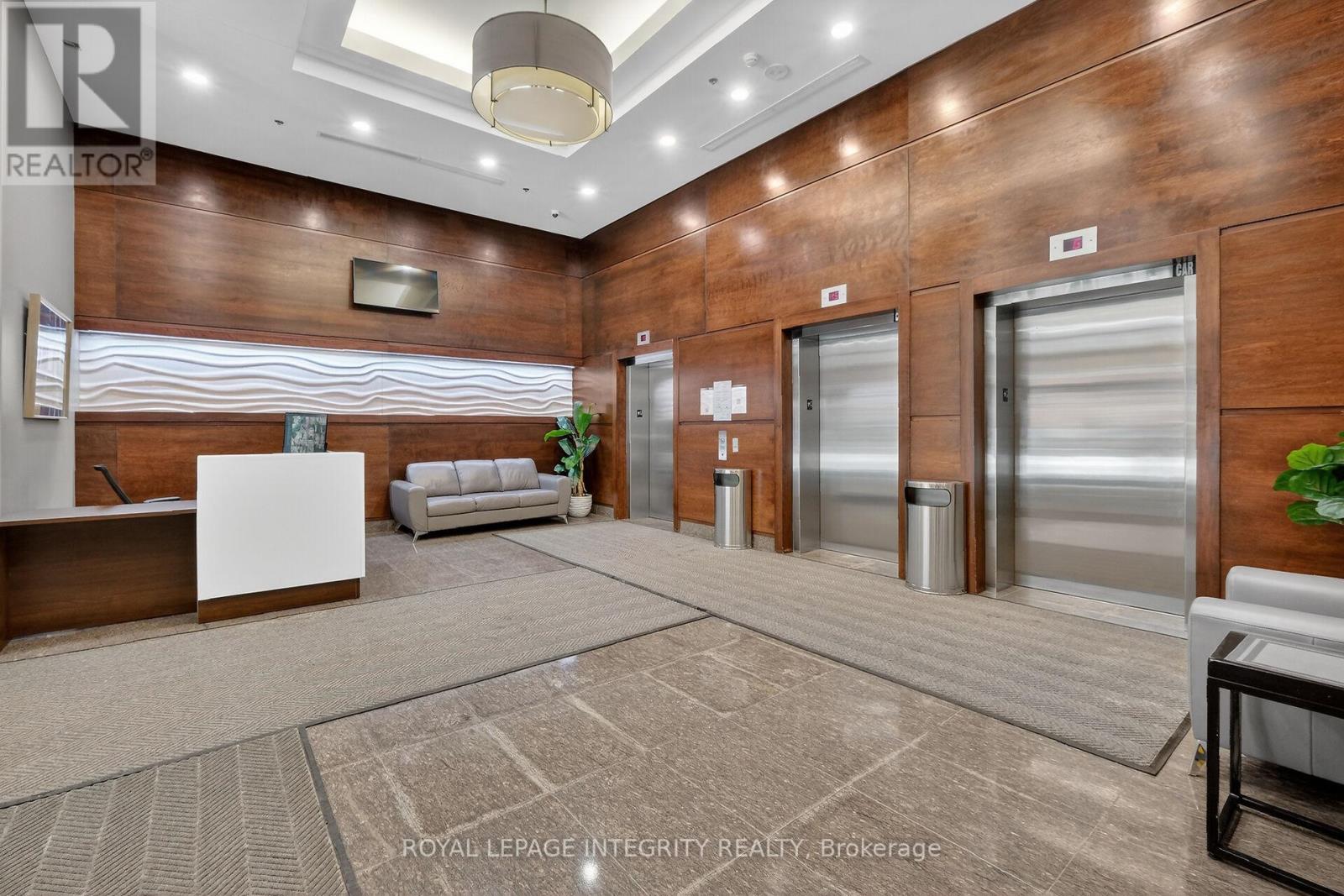 416 - 238 BESSERER STREET