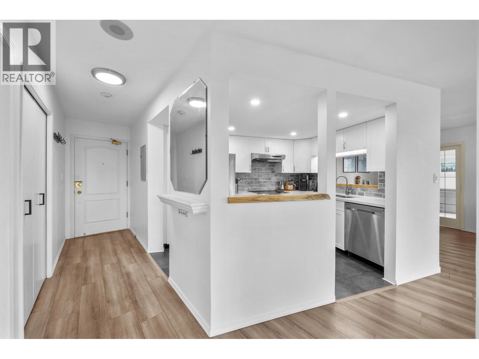 803 995 ROCHE POINT DRIVE