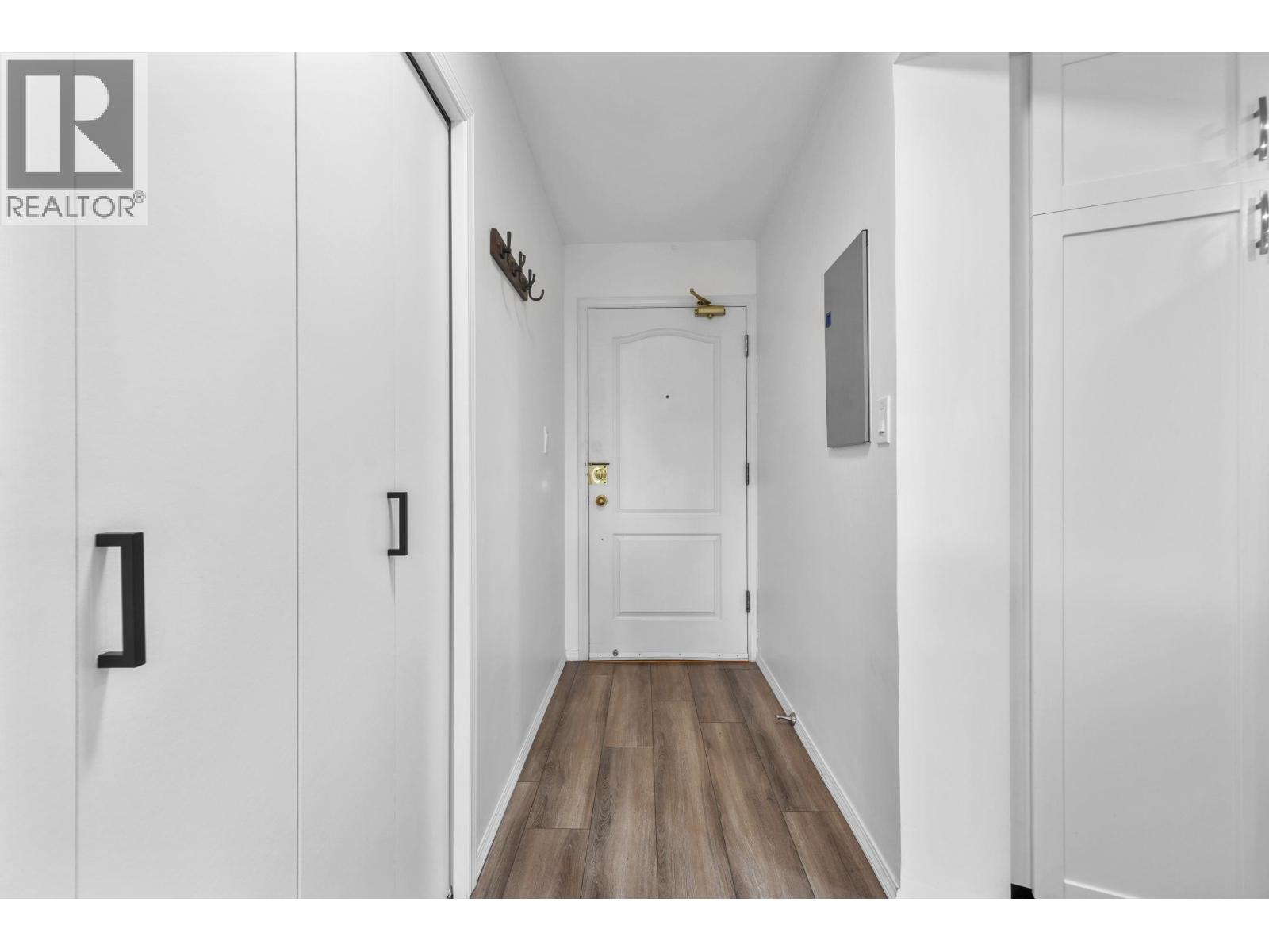 803 995 ROCHE POINT DRIVE