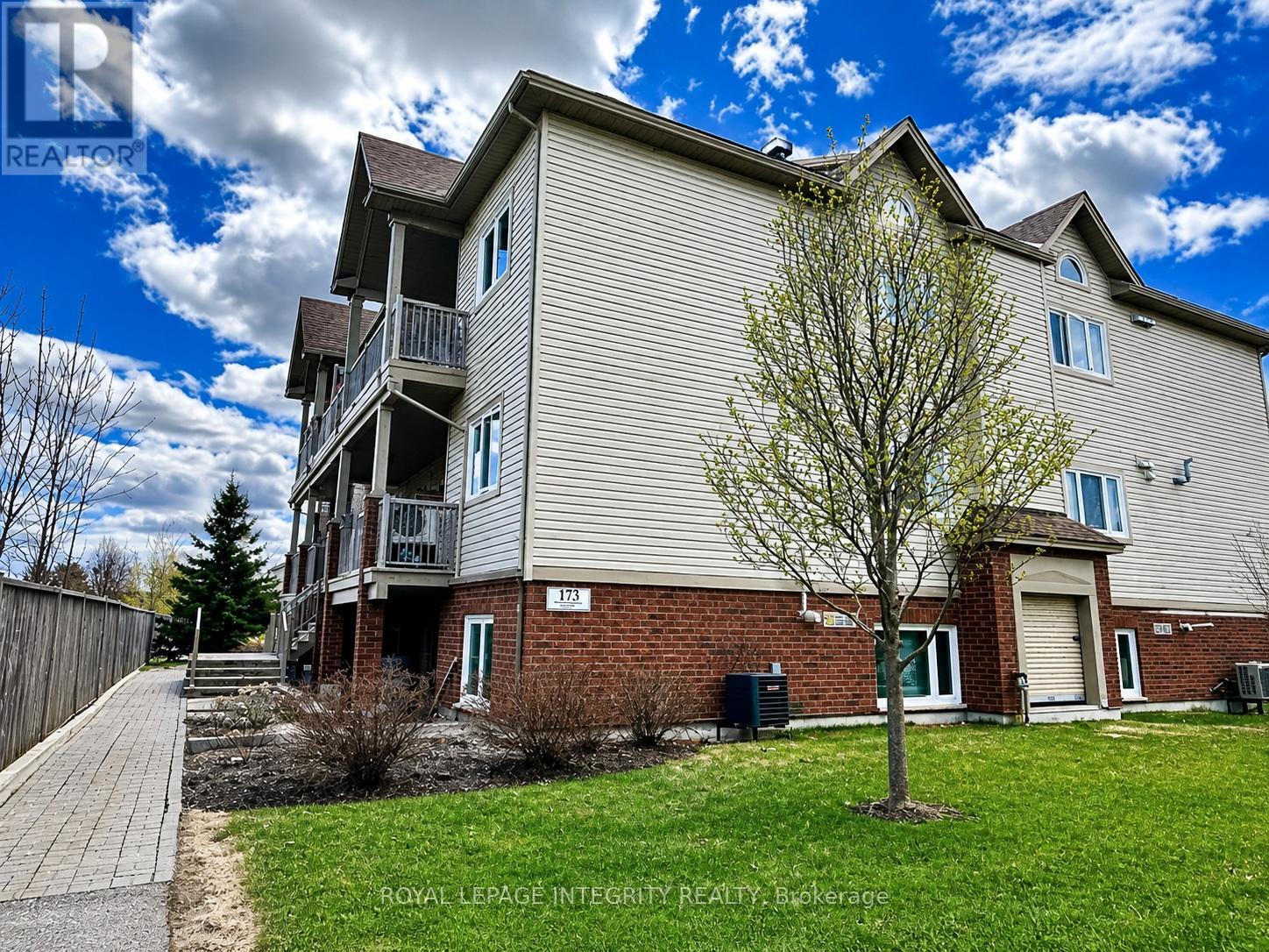 Photo 1 of 13 — A - 173 CRESTWAY DRIVE Unit A, Ottawa, ON K2G7C8
