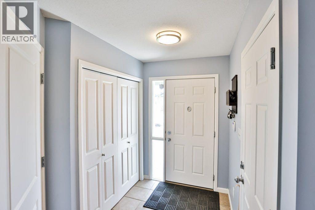 573 Squamish Lane W