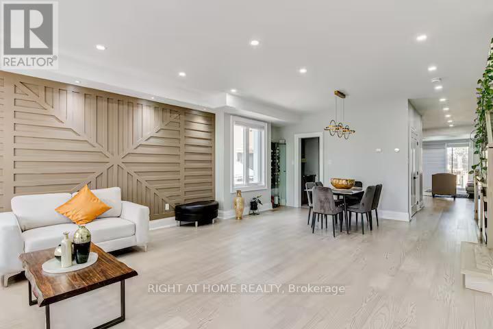 Photo 1 of 13 — 363B PHARMACY AVE AVENUE, Toronto (Clairlea-Birchmount), ON M1L3G4