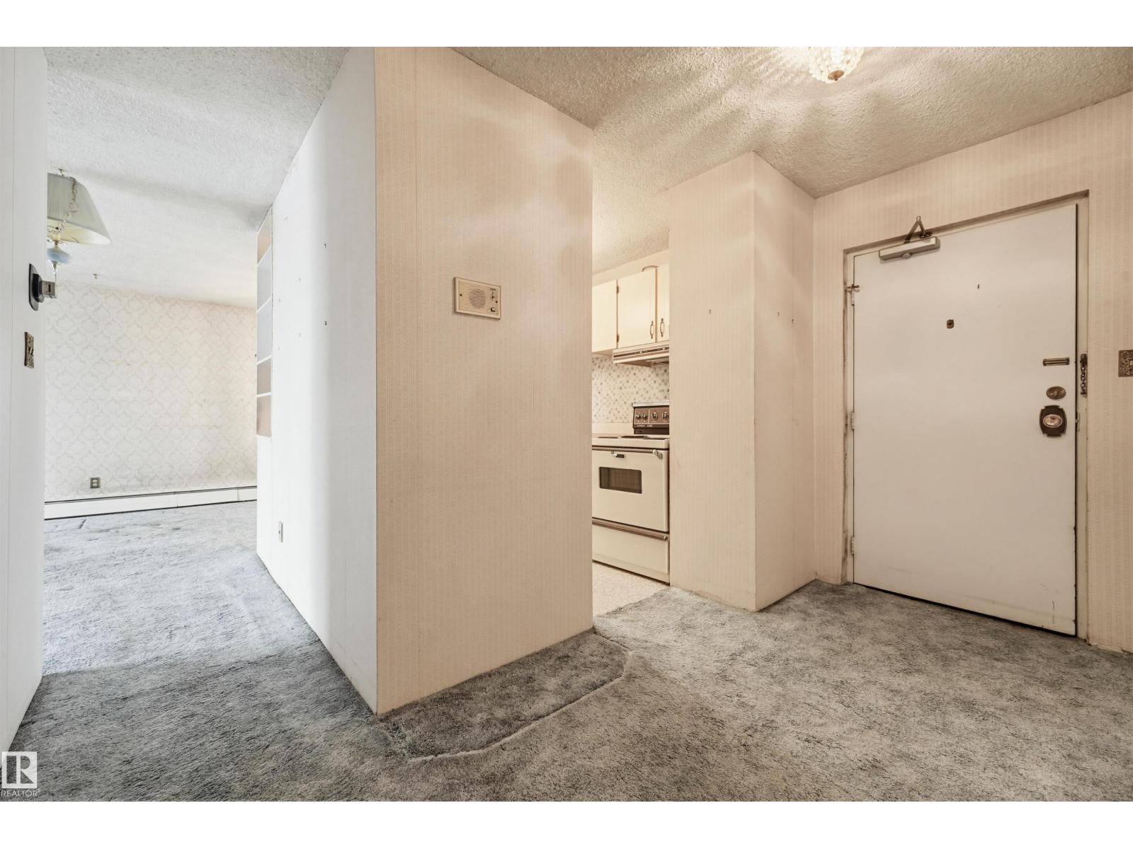 #701 10135 116 ST NW NW