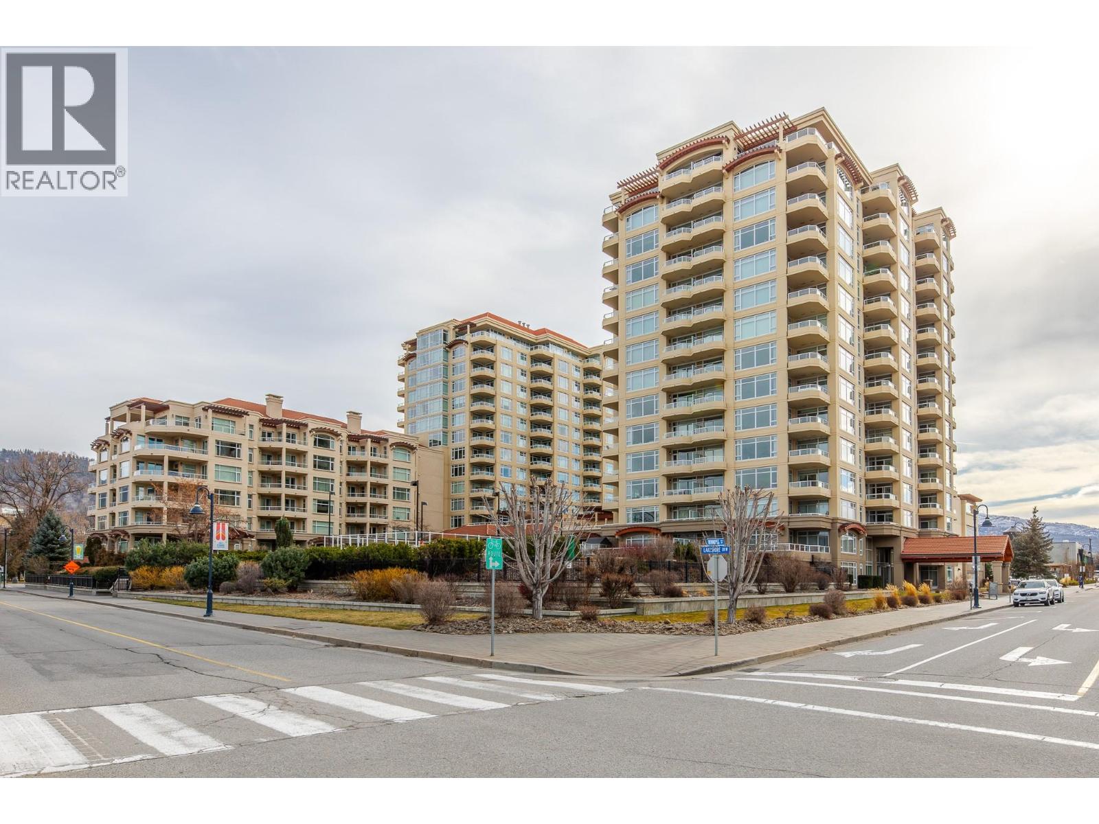 160 Lakeshore Drive W Unit# 203