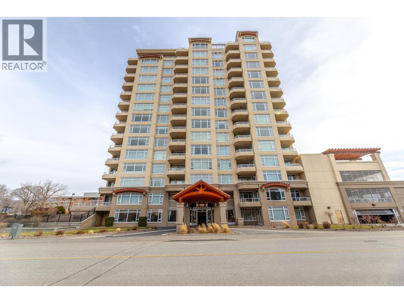 160 Lakeshore Drive W Unit# 203