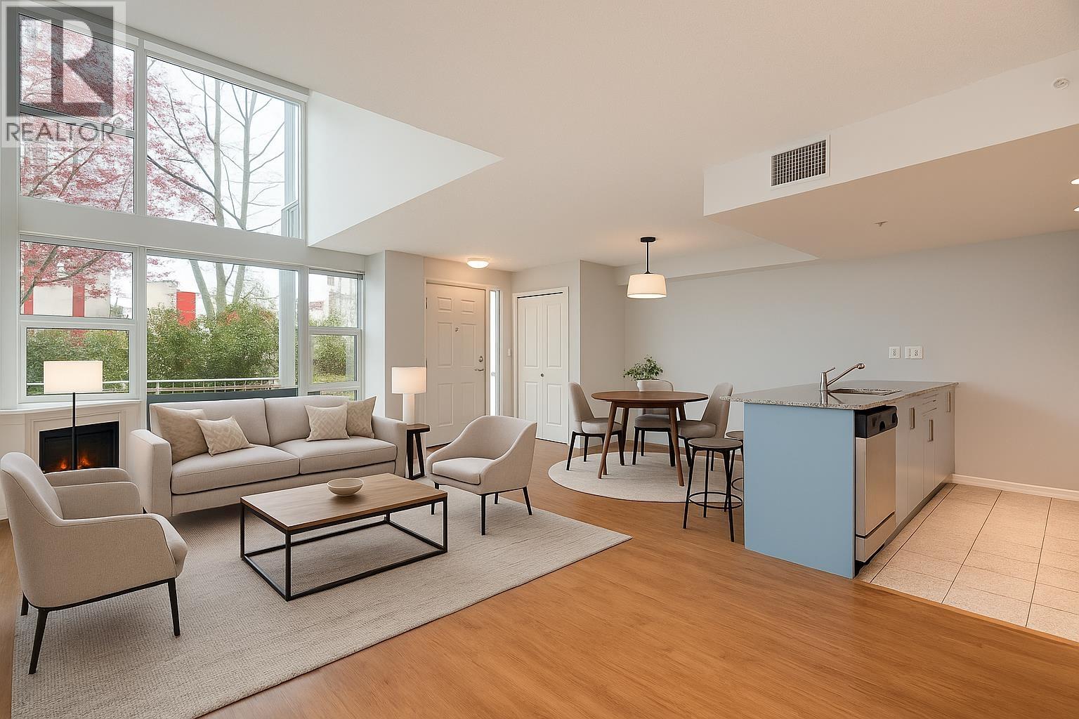 TH6 168 E ESPLANADE AVENUE