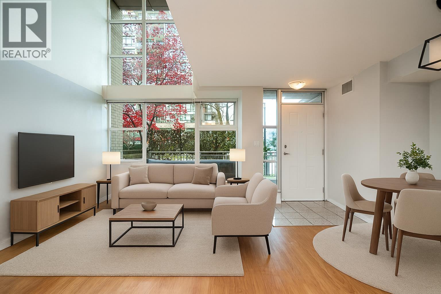 TH6 168 E ESPLANADE AVENUE