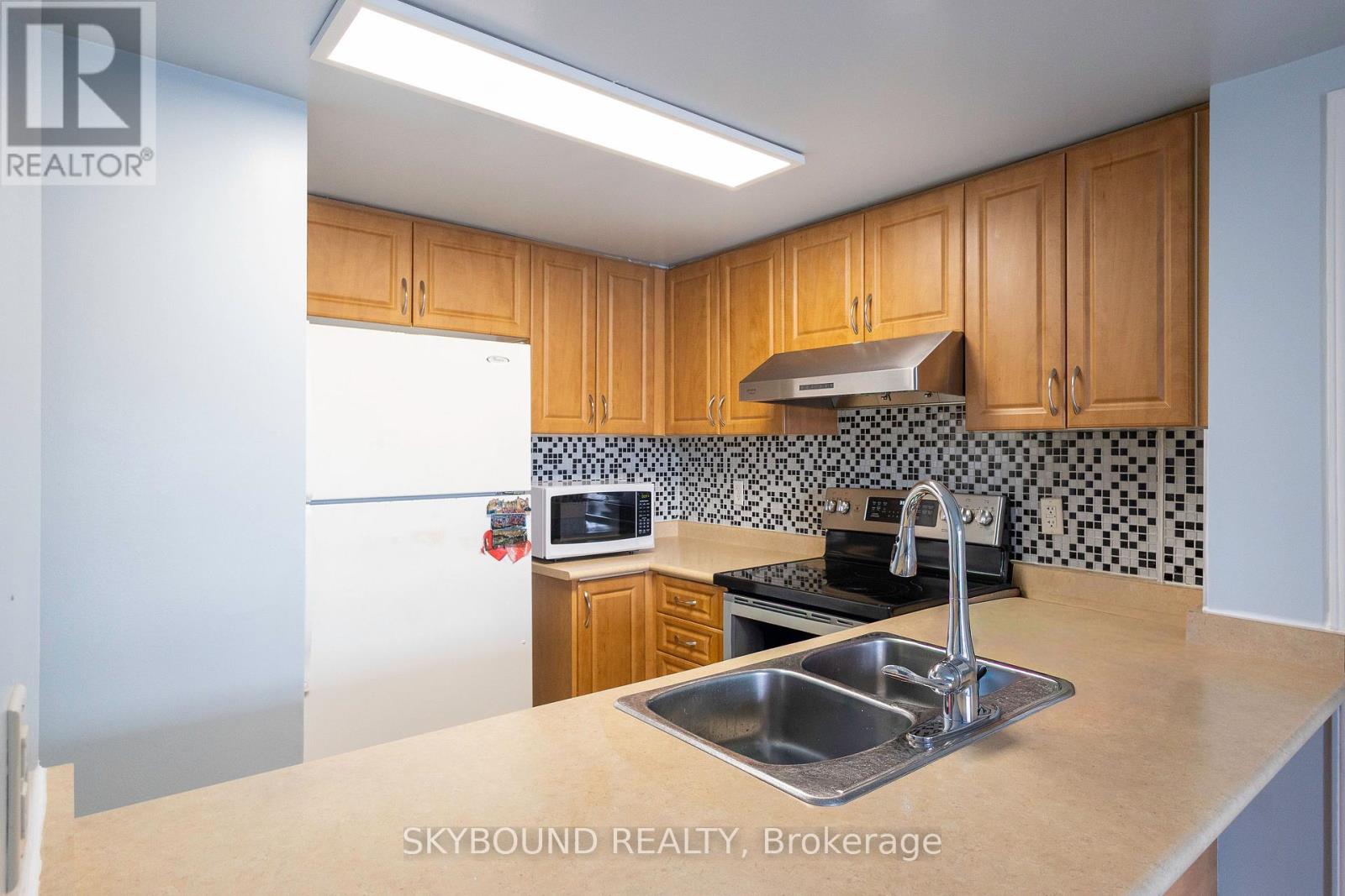 2033 - 3043 FINCH AVENUE W