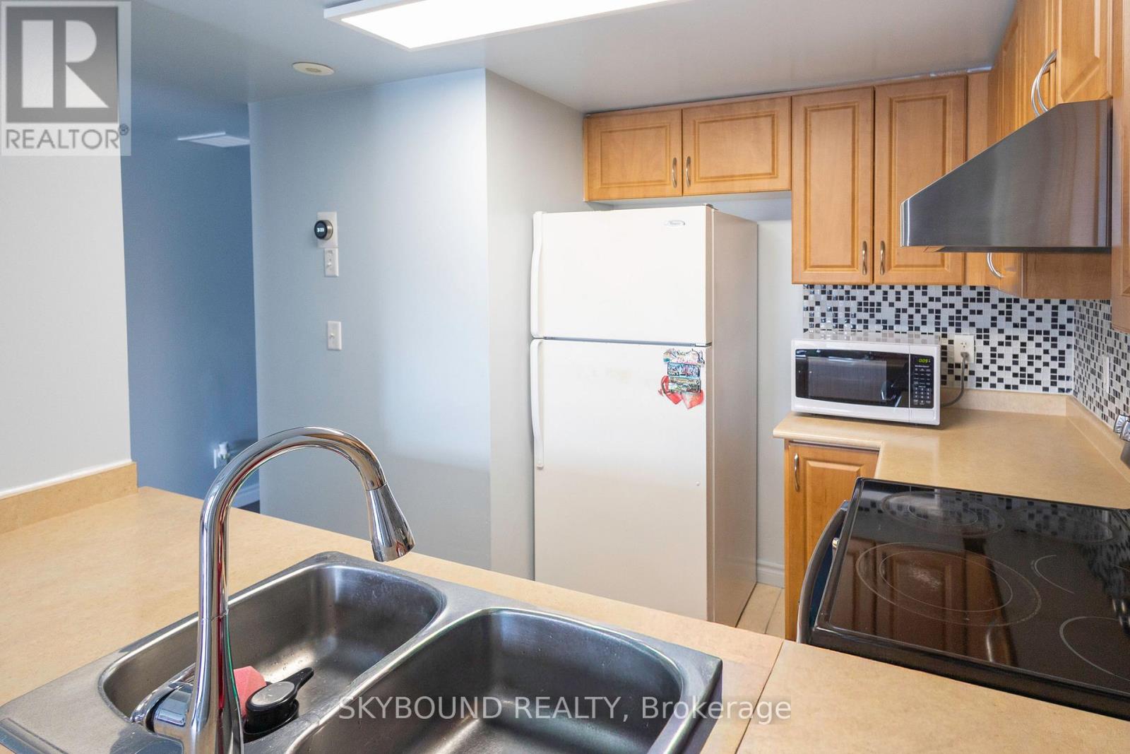 2033 - 3043 FINCH AVENUE W