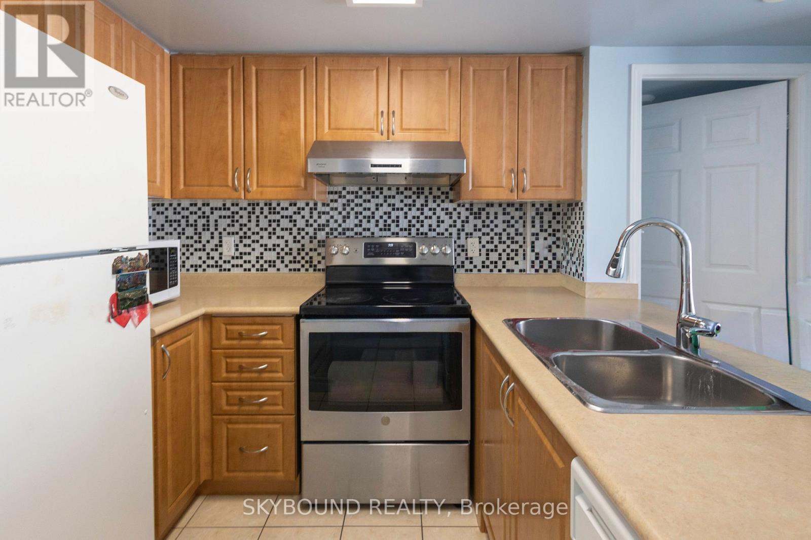 2033 - 3043 FINCH AVENUE W